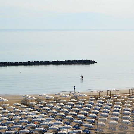 Hotel Sayonara Σενιγκάλια Εξωτερικό φωτογραφία