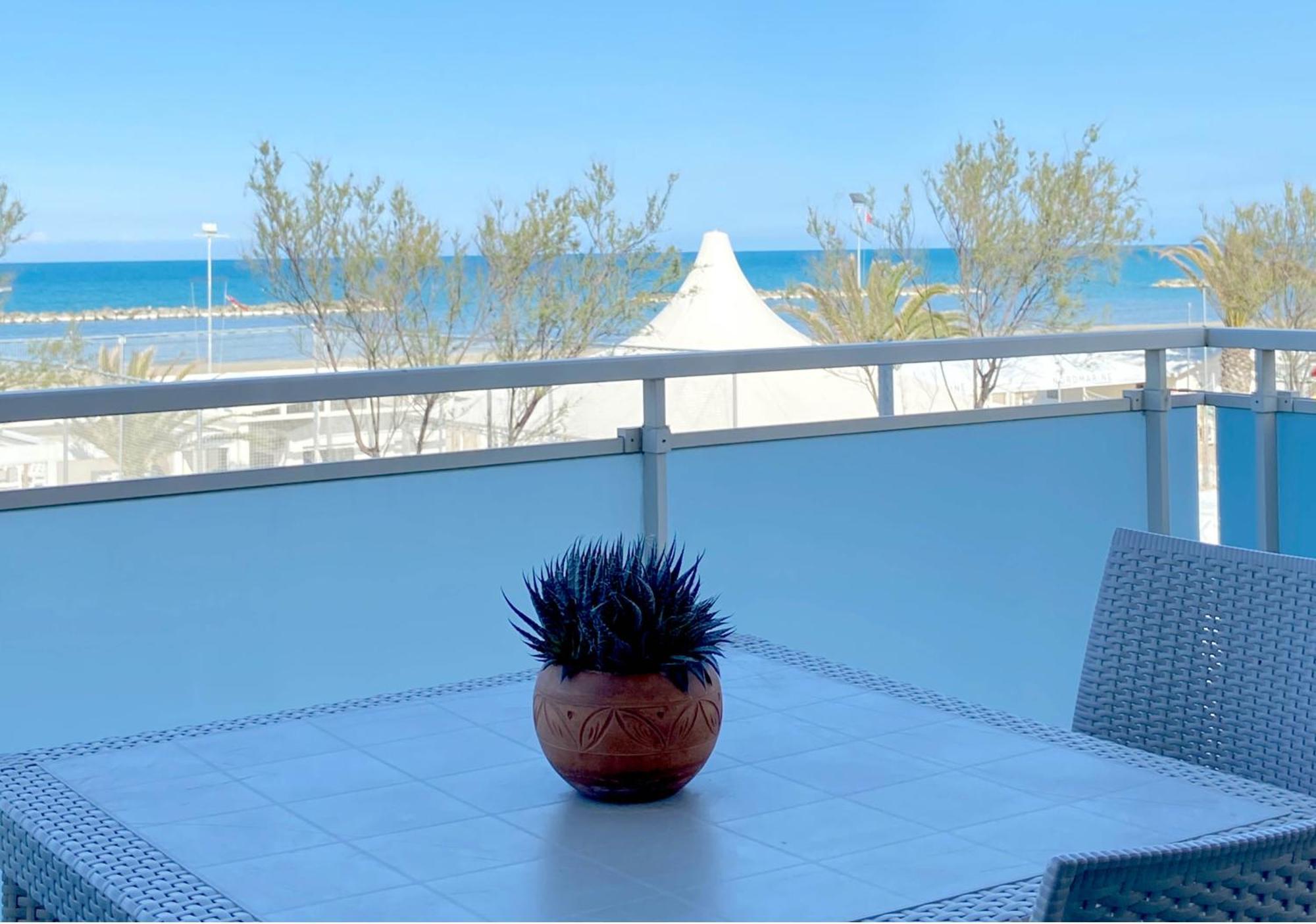 Hotel Sayonara Σενιγκάλια Εξωτερικό φωτογραφία