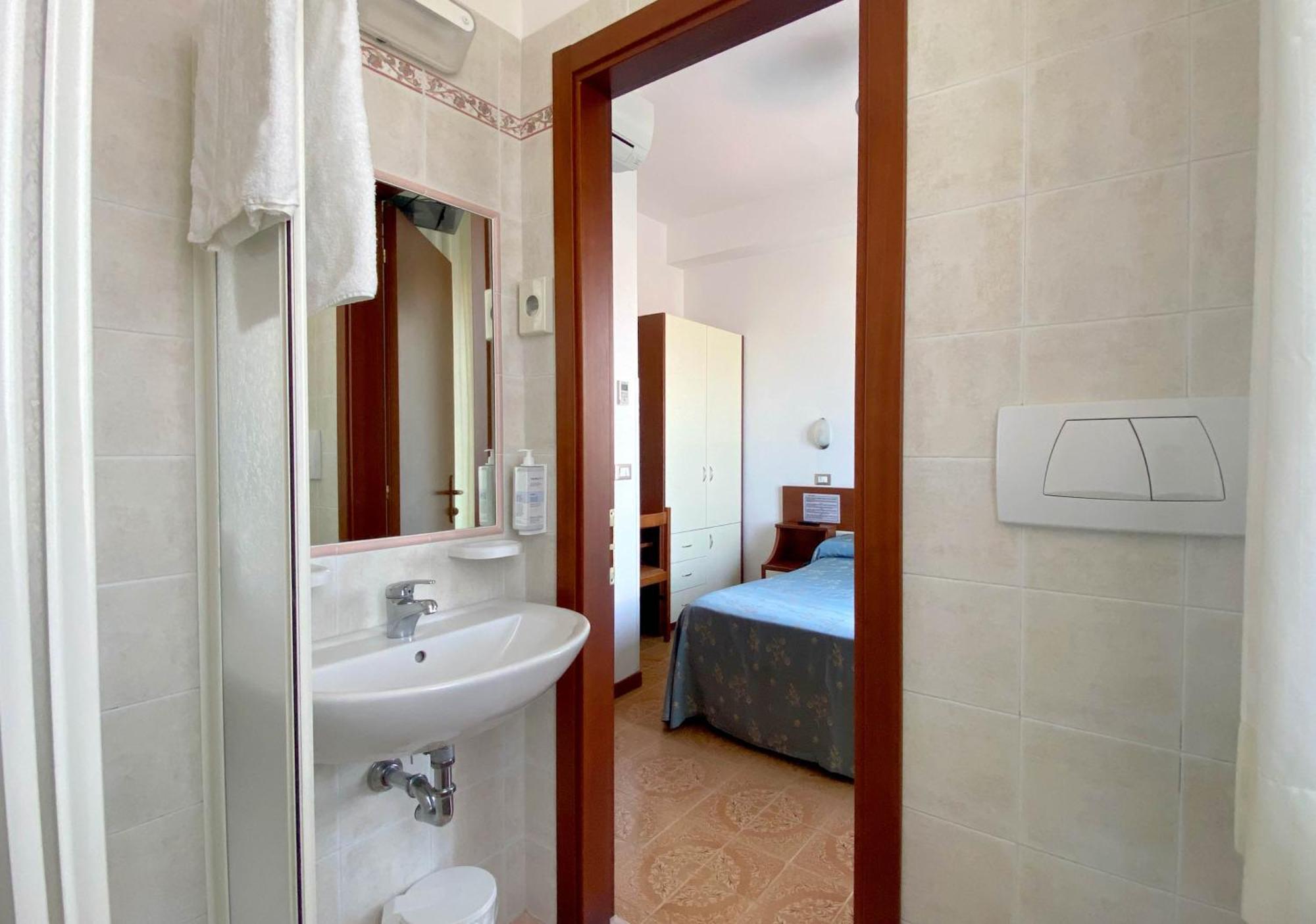 Hotel Sayonara Σενιγκάλια Εξωτερικό φωτογραφία