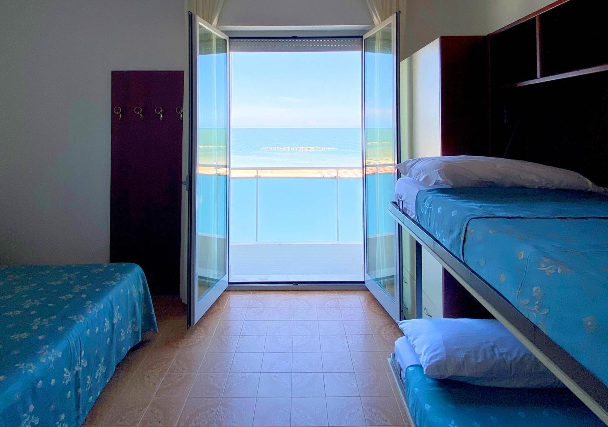 Hotel Sayonara Σενιγκάλια Εξωτερικό φωτογραφία