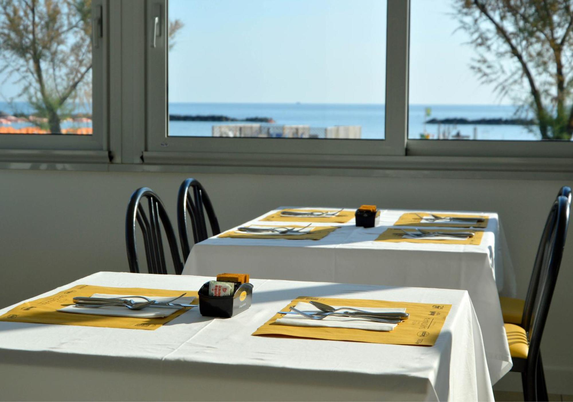 Hotel Sayonara Σενιγκάλια Εξωτερικό φωτογραφία