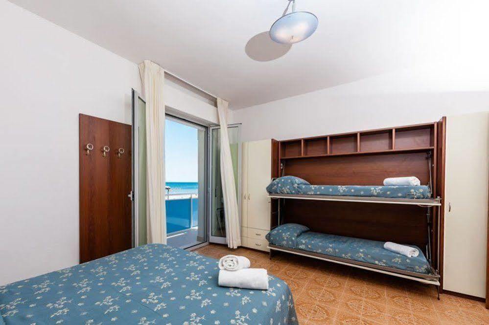 Hotel Sayonara Σενιγκάλια Εξωτερικό φωτογραφία