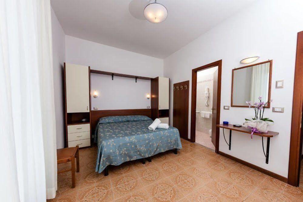Hotel Sayonara Σενιγκάλια Εξωτερικό φωτογραφία