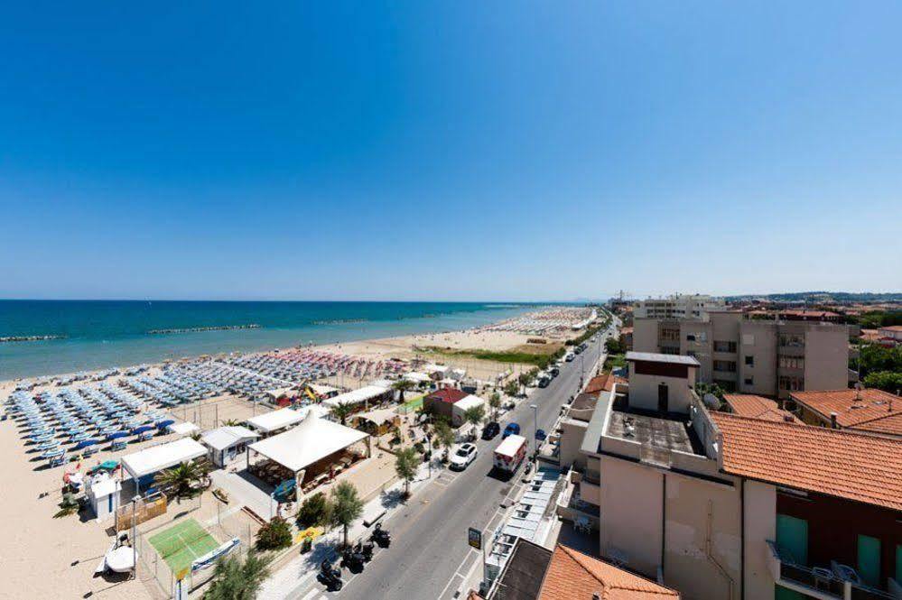 Hotel Sayonara Σενιγκάλια Εξωτερικό φωτογραφία
